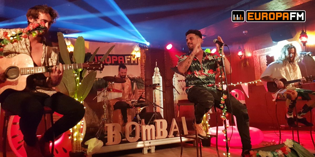 Bombai durante su concierto en Pamplona