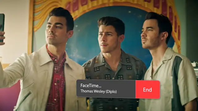Jonas Brothers llamando a Diplo en 'Lonely'