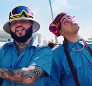 Farruko y Bad Bunny en el videoclip de 'La Cartera' Farruko y Bad Bunny en el videoclip de 'La Cartera'
