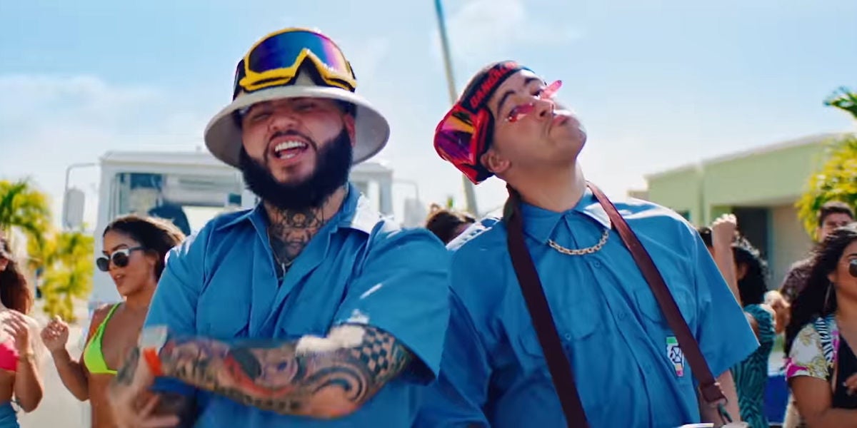 Farruko y Bad Bunny en el videoclip de 'La Cartera'