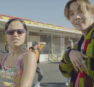 Becky G y j-hope de BTS en el videoclip de 'Chicken Noodle Soup' Becky G y j-hope de BTS en el videoclip de 'Chicken Noodle Soup'