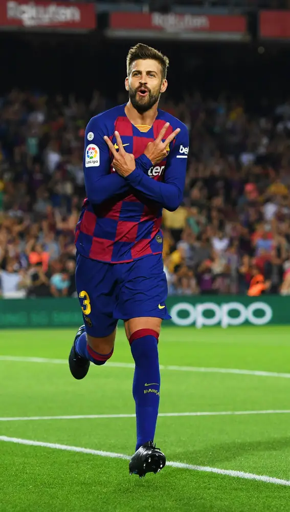 Piqué celebra un gol con el Barcelona