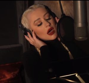 Christina Aguilera canta 'Haunted Heart' para la banda sonora de 'La Familia Addams' Christina Aguilera canta 'Haunted Heart' para la banda sonora de 'La Familia Addams'