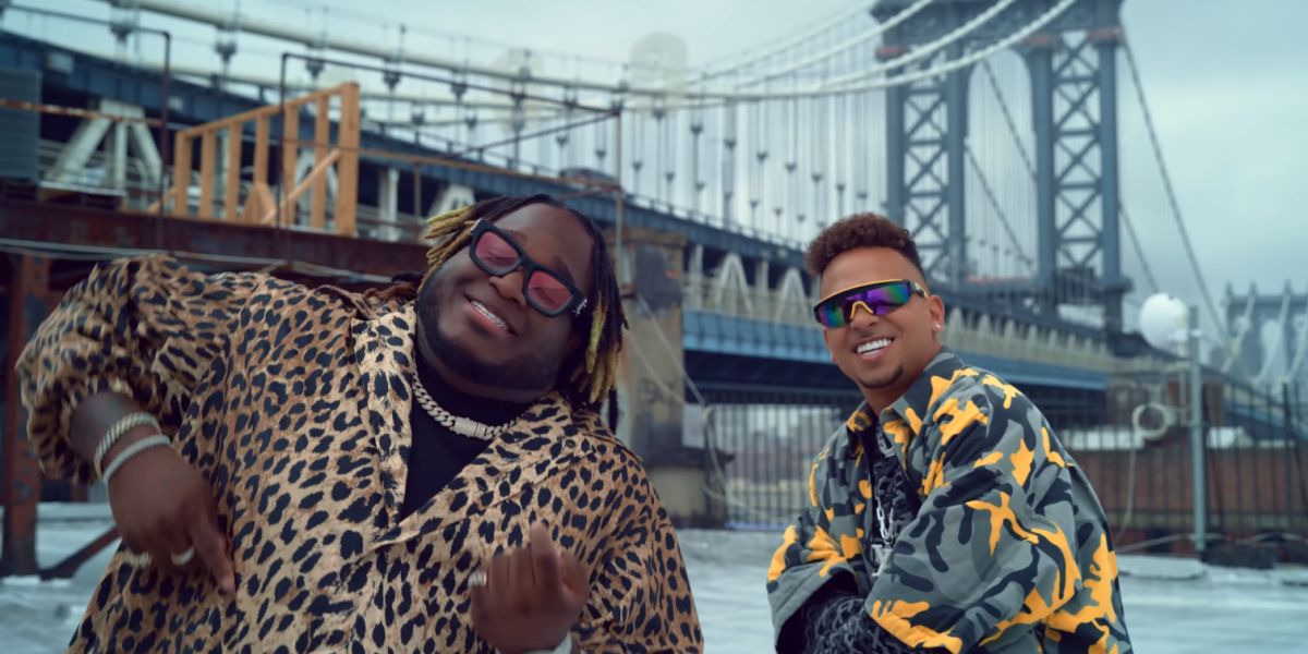 Sech y Ozuna en el videoclip de 'Si Te Vas'