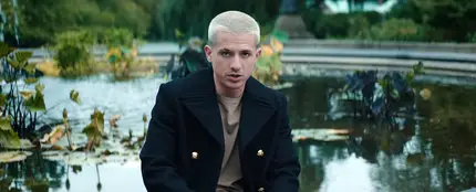 Charlie Puth en el vídeo de 'Cheating on you' Charlie Puth en el vídeo de 'Cheating on you'