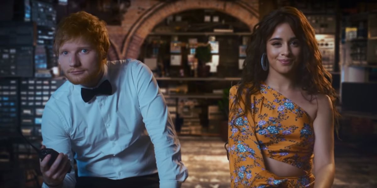 Ed Sheeran y Camila Cabello en el vídeo de 'South of the Border'