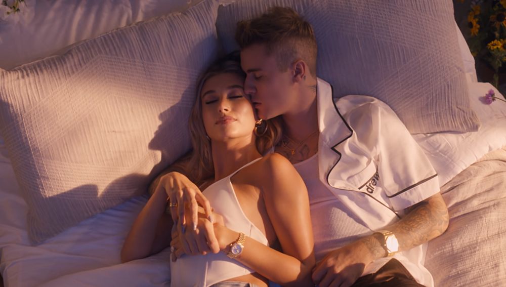 Justin Bieber y Hailey Baldwin en el videoclip de ‘10,000 Hours’ 