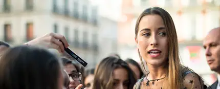 Paula Gonu junto a sus fans. Paula Gonu junto a sus fans.