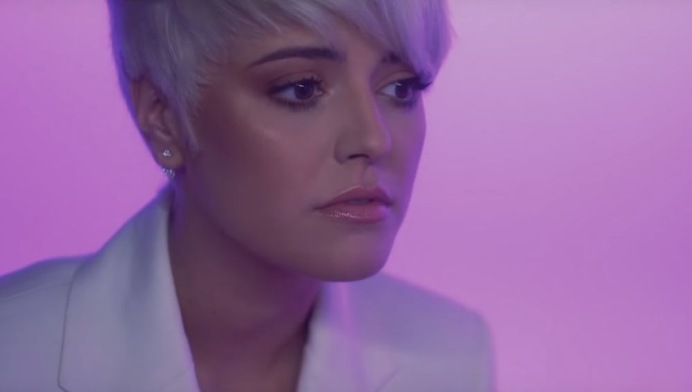 Alba Reche en el videoclip de 'Caronte'