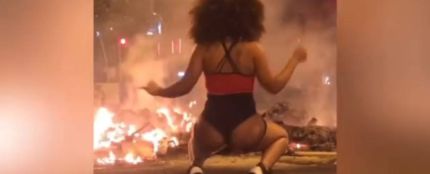Un frame del vídeo de la joven haciendo &#39;twerking&#39; Barcelona 