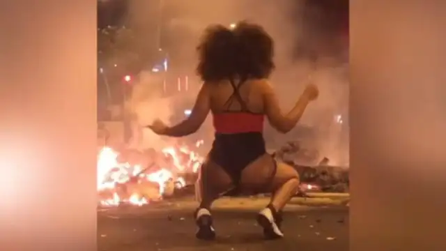 Un frame del vídeo de la joven haciendo 'twerking' Barcelona