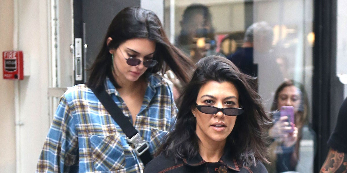 Kourtney Kardashian y su hermana Kendall Jenner