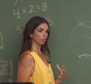 Captura de la explicación de Elena Furiase en el programa 'Vuelta al cole' de Telemadrid. Captura de la explicación de Elena Furiase en el programa 'Vuelta al cole' de Telemadrid.
