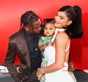 Kylie Jenner, Travis Scott y su hija Stormi Kylie Jenner, Travis Scott y su hija Stormi