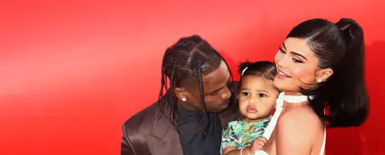 Kylie Jenner, Travis Scott y su hija Stormi Kylie Jenner, Travis Scott y su hija Stormi