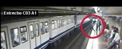 El impactante vídeo con el que Metro de Madrid pide &quot;levantar la vista del móvil&quot; al caminar por los andenes