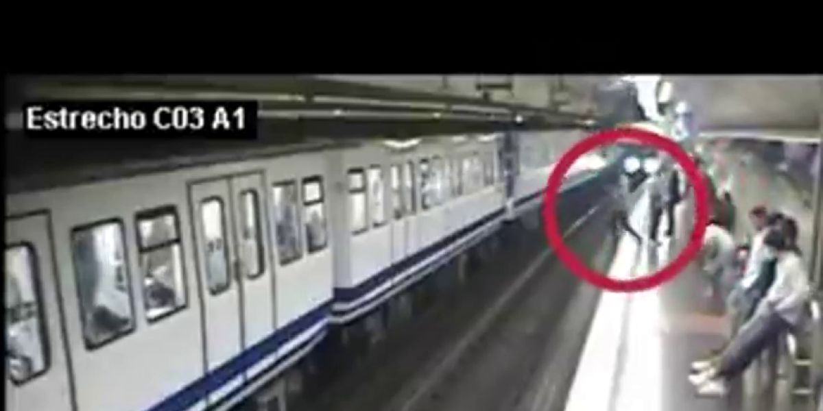 El impactante vídeo con el que Metro de Madrid pide "levantar la vista del móvil" al caminar por los andenes