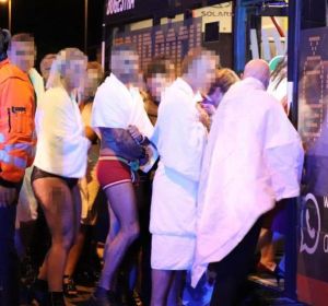 Algunas de las personas evacuadas del centro de swingers en Alemania Algunas de las personas evacuadas del centro de swingers en Alemania