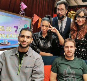El equipo de 'yu, no te pierdas nada' junto a Mahmood El equipo de 'yu, no te pierdas nada' junto a Mahmood