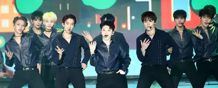 Los miembros de Seventeen durante un concierto Los miembros de Seventeen durante un concierto
