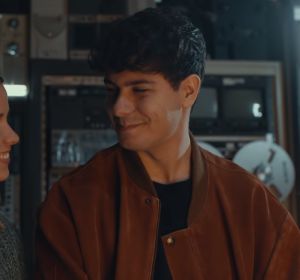 Alfred García y Ana Jara en el videoclip de 'Amar Volar Al Invierno' Alfred García y Ana Jara en el videoclip de 'Amar Volar Al Invierno'