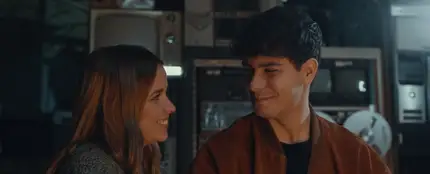 Alfred García y Ana Jara en el videoclip de 'Amar Volar Al Invierno' Alfred García y Ana Jara en el videoclip de 'Amar Volar Al Invierno'