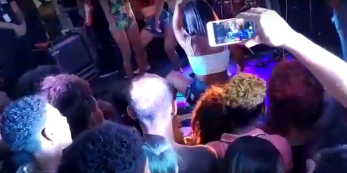 La mujer bailando 'twerking'
