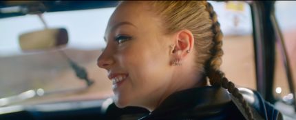 Ester Expósito en el videoclip de 'Dvicio'