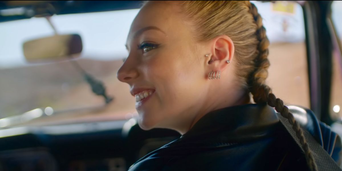 Ester Expósito en el videoclip de 'Dvicio'