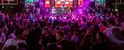 Pista de baile de una discoteca Pista de baile de una discoteca