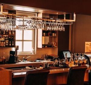 La barra de un bar La barra de un bar