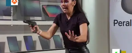 El mal rato de Cristina Pedroche durante el experimento de El Hormiguero: "Estoy muy loca" El mal rato de Cristina Pedroche durante el experimento de El Hormiguero: "Estoy muy loca"