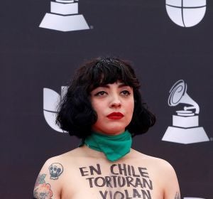 La cantante chilena Mon Laferte durante la pregala de los Latin Grammy La cantante chilena Mon Laferte durante la pregala de los Latin Grammy