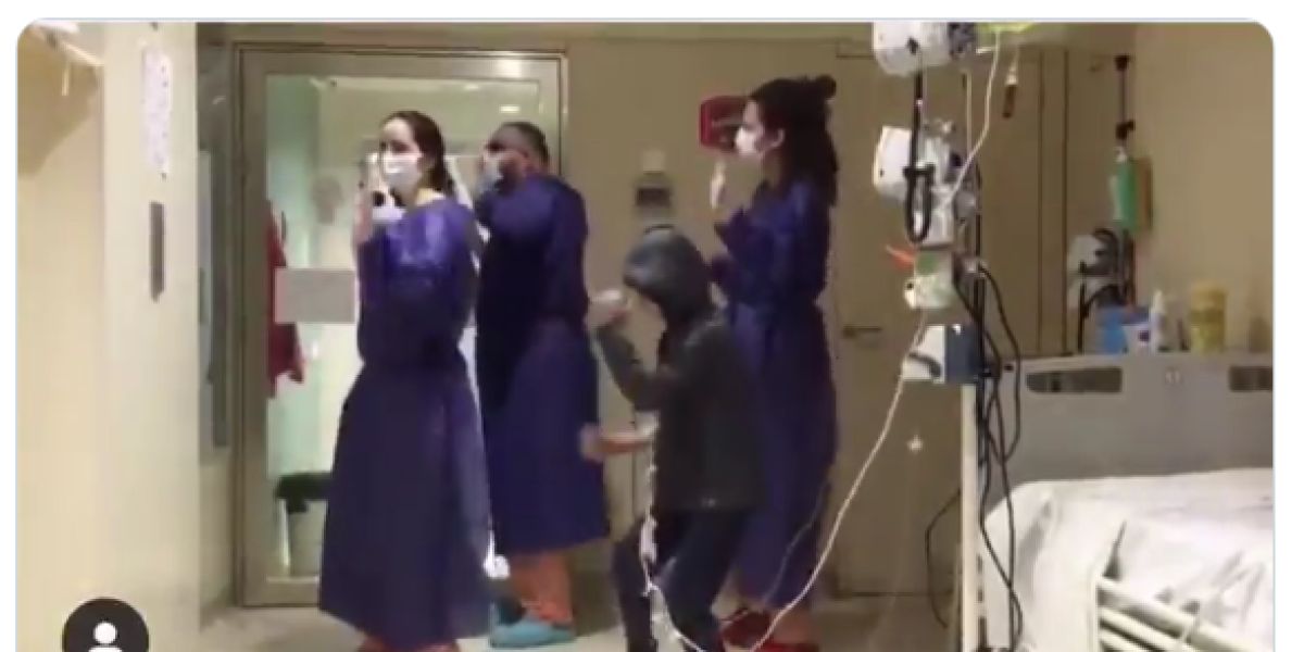 Imagen del vídeo de un niño bailando 'Me Quedo' de Aitana y Lola Índigo