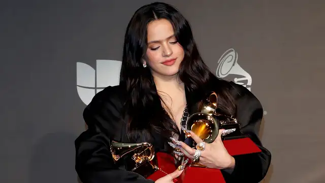 Rosalía, con sus tres Latin Grammy