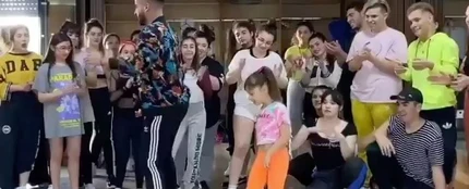 Una niña de 7 años sorprende a la red con su coreografía a ritmo de Daddy Yankee Una niña de 7 años sorprende a la red con su coreografía a ritmo de Daddy Yankee