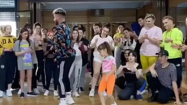 Una niña de 7 años sorprende a la red con su coreografía a ritmo de Daddy Yankee