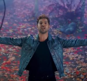 David Bisbal en el videoclip de 'Mucho más allá' de la banda sonora de 'Frozen 2' David Bisbal en el videoclip de 'Mucho más allá' de la banda sonora de 'Frozen 2'