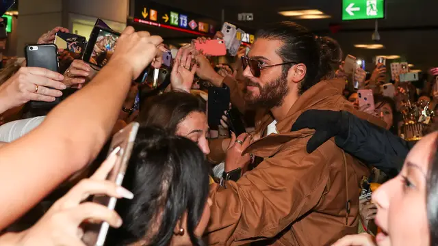El tremendo recibimiento del actor Can Yaman en el aeropuerto de Madrid
