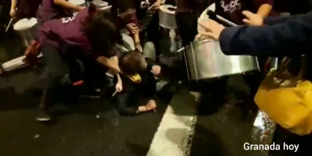 Un hombre irrumpe con una navaja en la manifestación contra la violencia de género de Granada