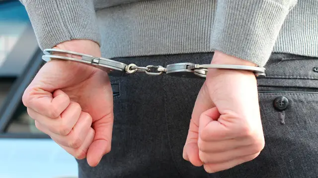 Un hombre es detenido por agredir sexualmente a su hija