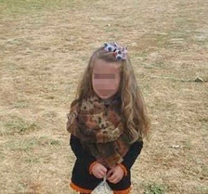 La imagen de una niña que se ha hecho viral por sus piernas La imagen de una niña que se ha hecho viral por sus piernas