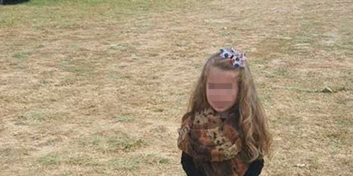 La imagen de una niña que se ha hecho viral por sus piernas