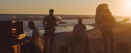 Coldplay en el videoclip de 'Everyday Life'