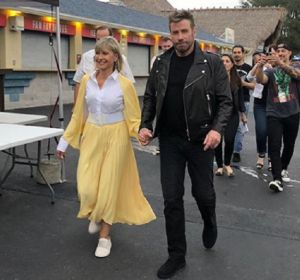Imagen Olivia Newton-John y John Travolta vestidos de Sandy Olsson y Danny Zuko Imagen Olivia Newton-John y John Travolta vestidos de Sandy Olsson y Danny Zuko