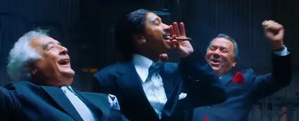 Los del Río y Tyga en el videoclip de 'Ayy Macarena' Los del Río y Tyga en el videoclip de 'Ayy Macarena'