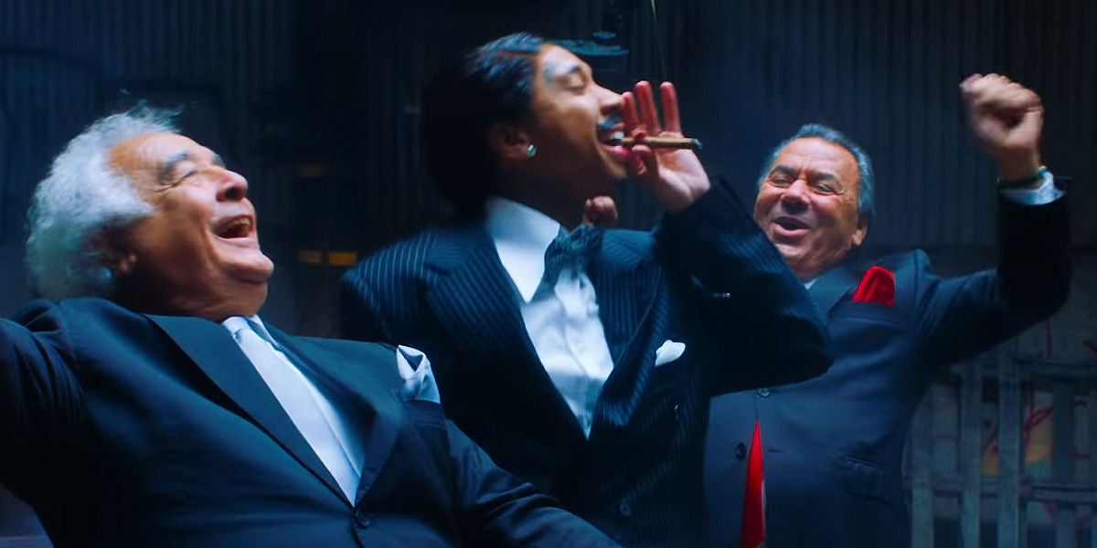 Los del Río y Tyga en el videoclip de 'Ayy Macarena'