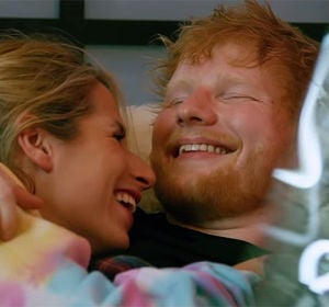 Cherry Seaborn y Ed Sheeran en el vídeo de 'Pull It All On Me' Cherry Seaborn y Ed Sheeran en el vídeo de 'Pull It All On Me'