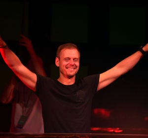 Armin Van Buuren durante una sesión Armin Van Buuren durante una sesión