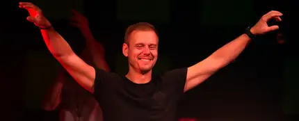 Armin Van Buuren durante una sesión Armin Van Buuren durante una sesión